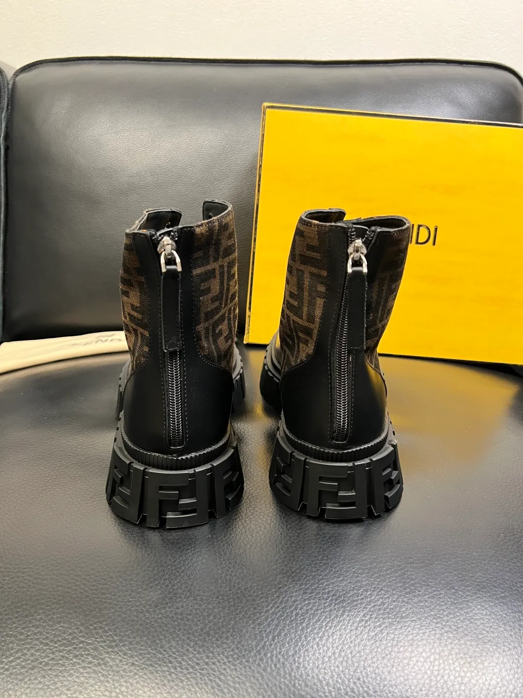 Men's shoes 💰900 FENDI High-quality top craftsmanship, Fendi boots high-top counter synchronization, original factory configuration imported Italian cowhide fly-knit fabric, imported cowhide lining, breathable and comfortable, soles: original soles specially provided by the original factory, original factory and single goods are welcome to compare, code number 39-44 (customized 38 45)